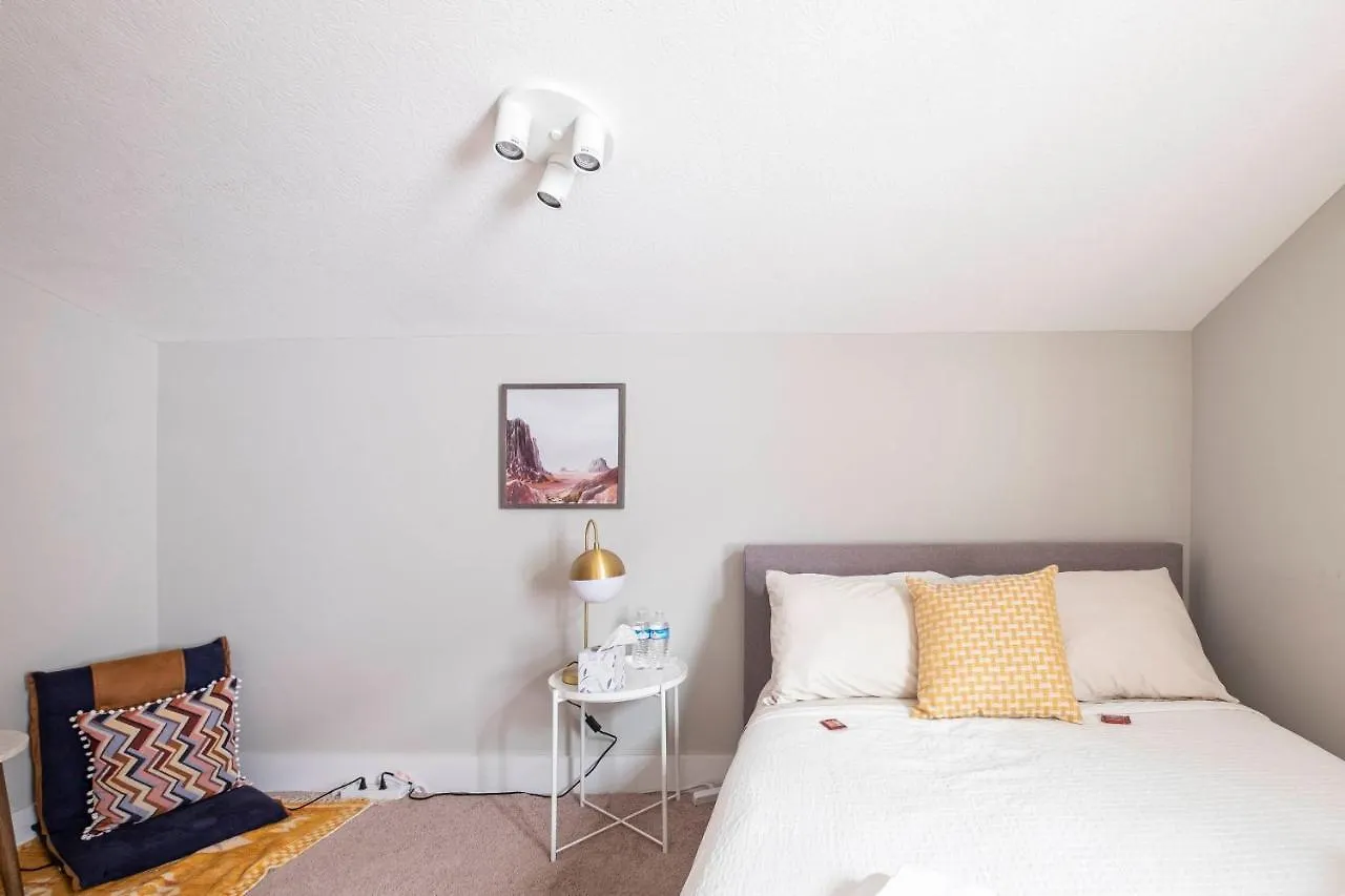 Вилла Columbus 10-Bedroom Mansion - Perfect For Up To To 22 People - 4 Bathrooms, 2 Kitchens, Great Location США