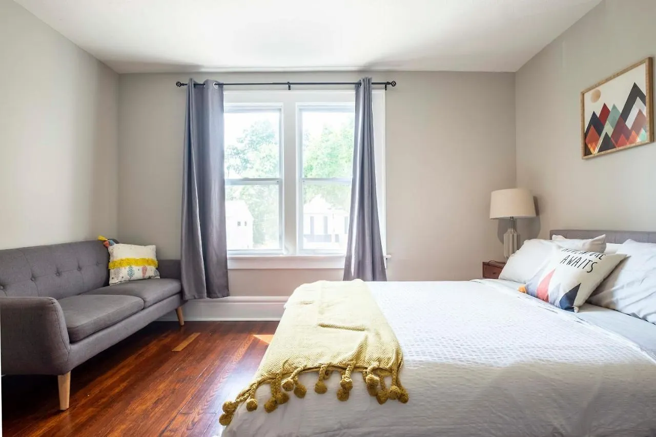 Columbus 10-Bedroom Mansion - Perfect For Up To To 22 People - 4 Bathrooms, 2 Kitchens, Great Location