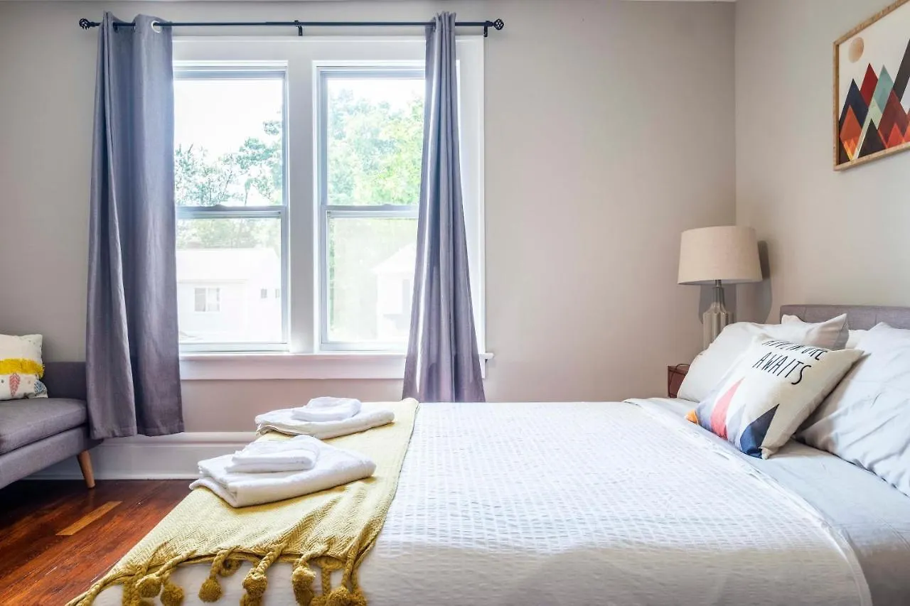 Вилла Columbus 10-Bedroom Mansion - Perfect For Up To To 22 People - 4 Bathrooms, 2 Kitchens, Great Location