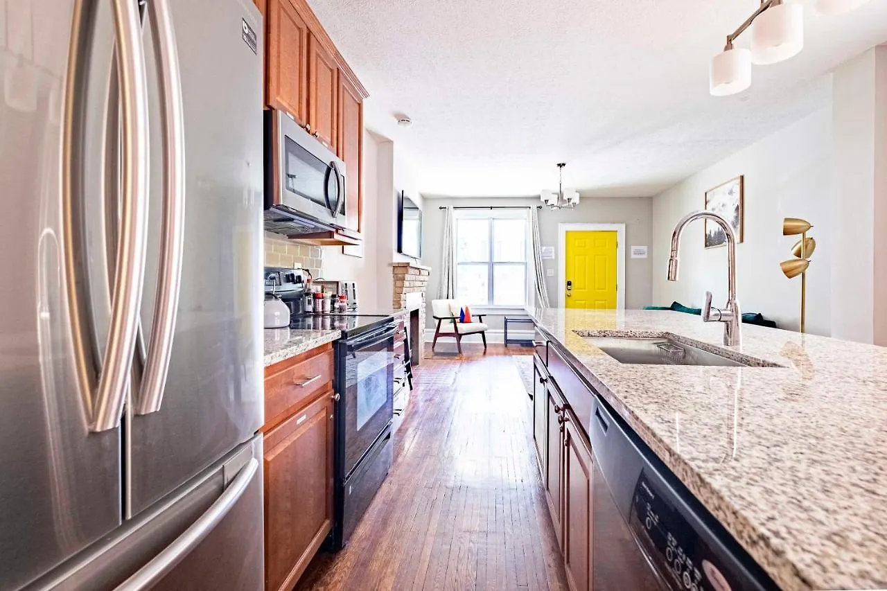 Columbus 10-Bedroom Mansion - Perfect For Up To To 22 People - 4 Bathrooms, 2 Kitchens, Great Location 0*,
